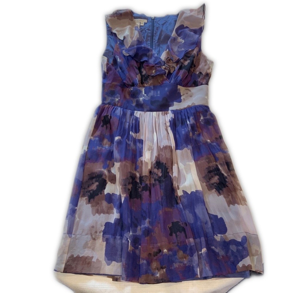 Maggy London 100% silk sleeveless blue floral dress with pleats and ruffled neck